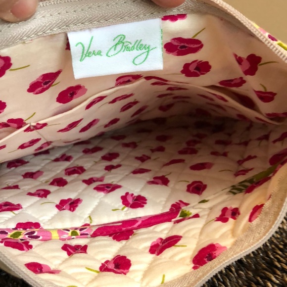 ⬇️🔥Vera Bradley “Make Me Blush” crossbody bag - Picture 8 of 9